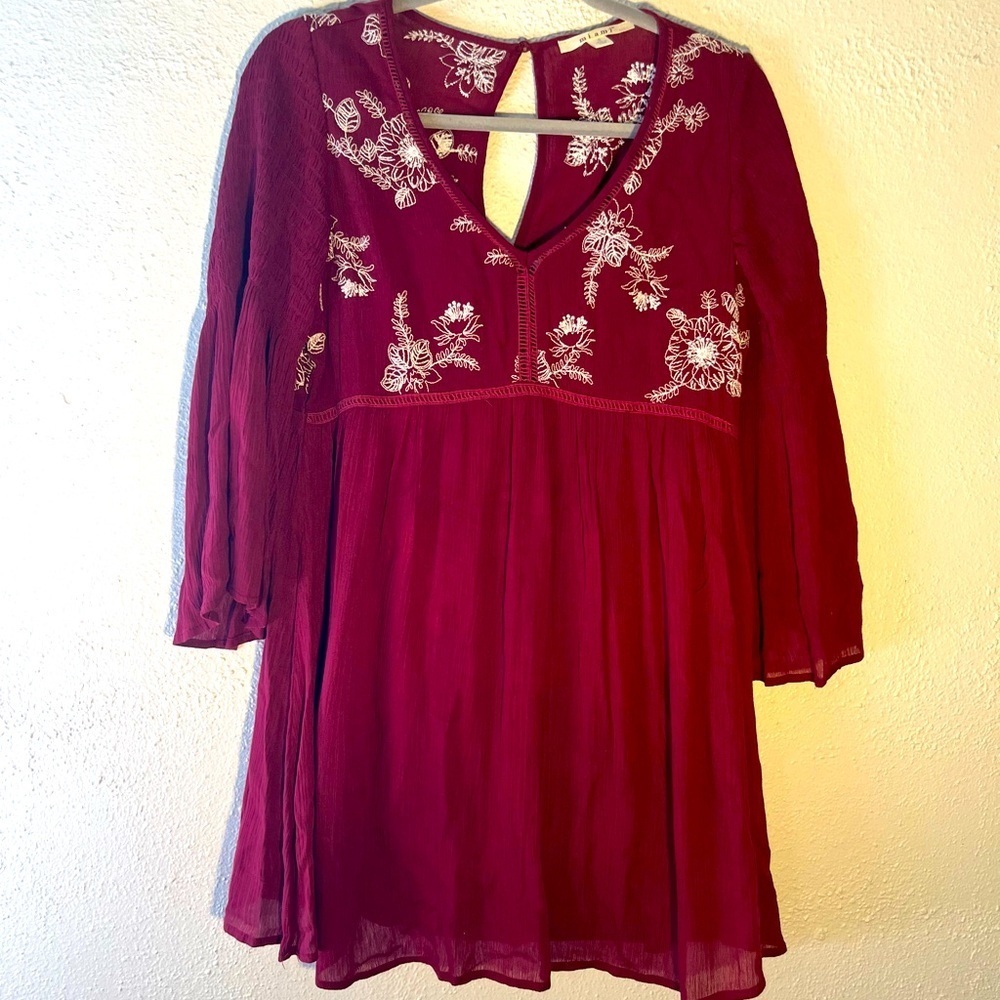 Miami 3/4 bell sleeve flowy dress~Sz S~Burgundy w/white floral embroidery